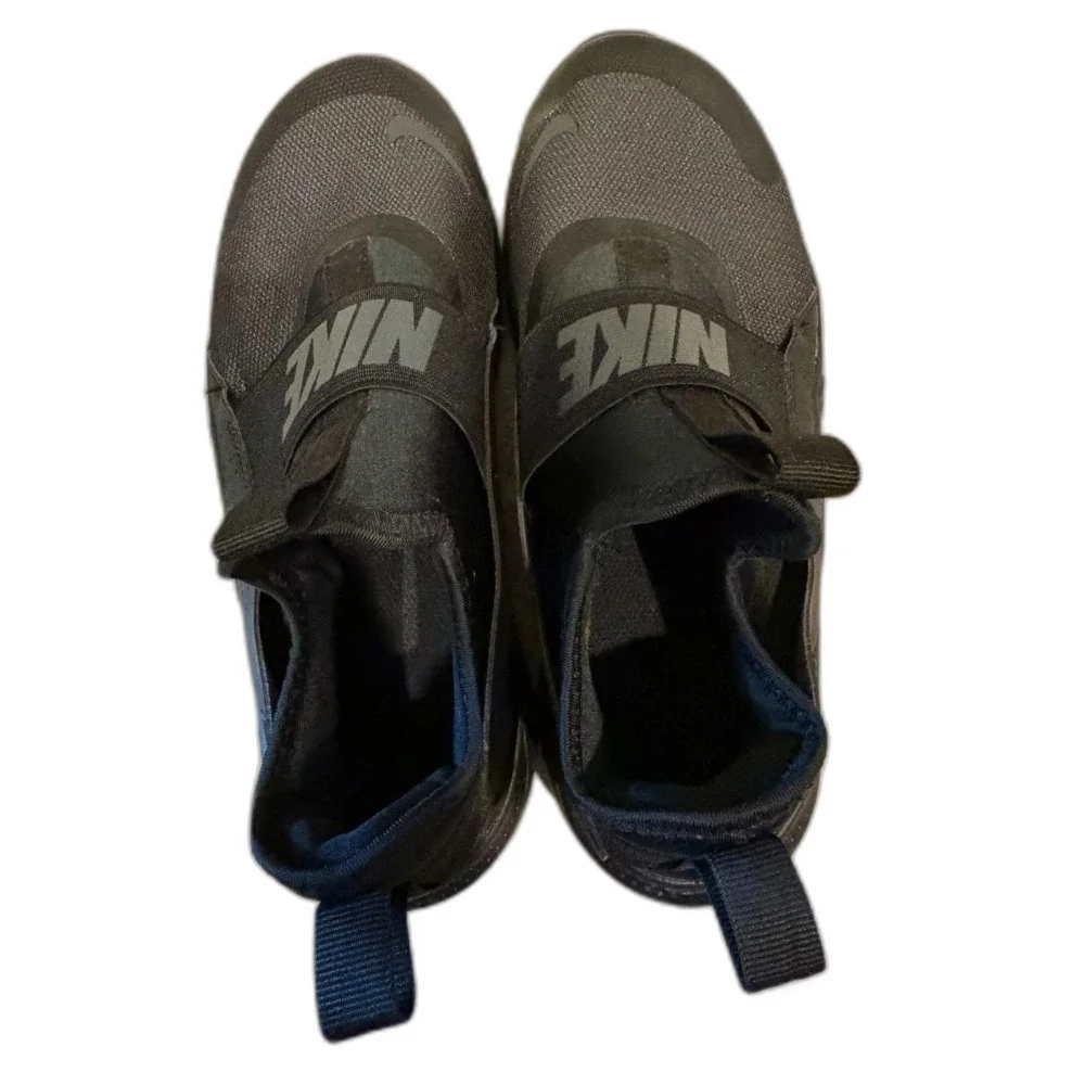 Nike Flex Runner 4 Triple Black Youth 5.5Y - Pristine Like New